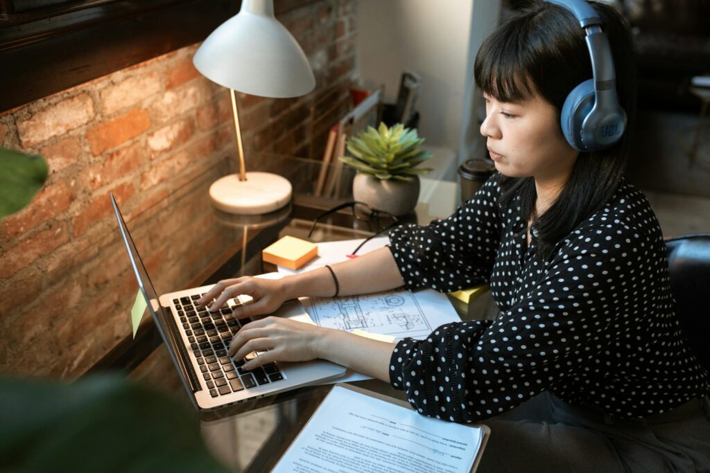 woman getting knowledge about bachelor of business administration 
